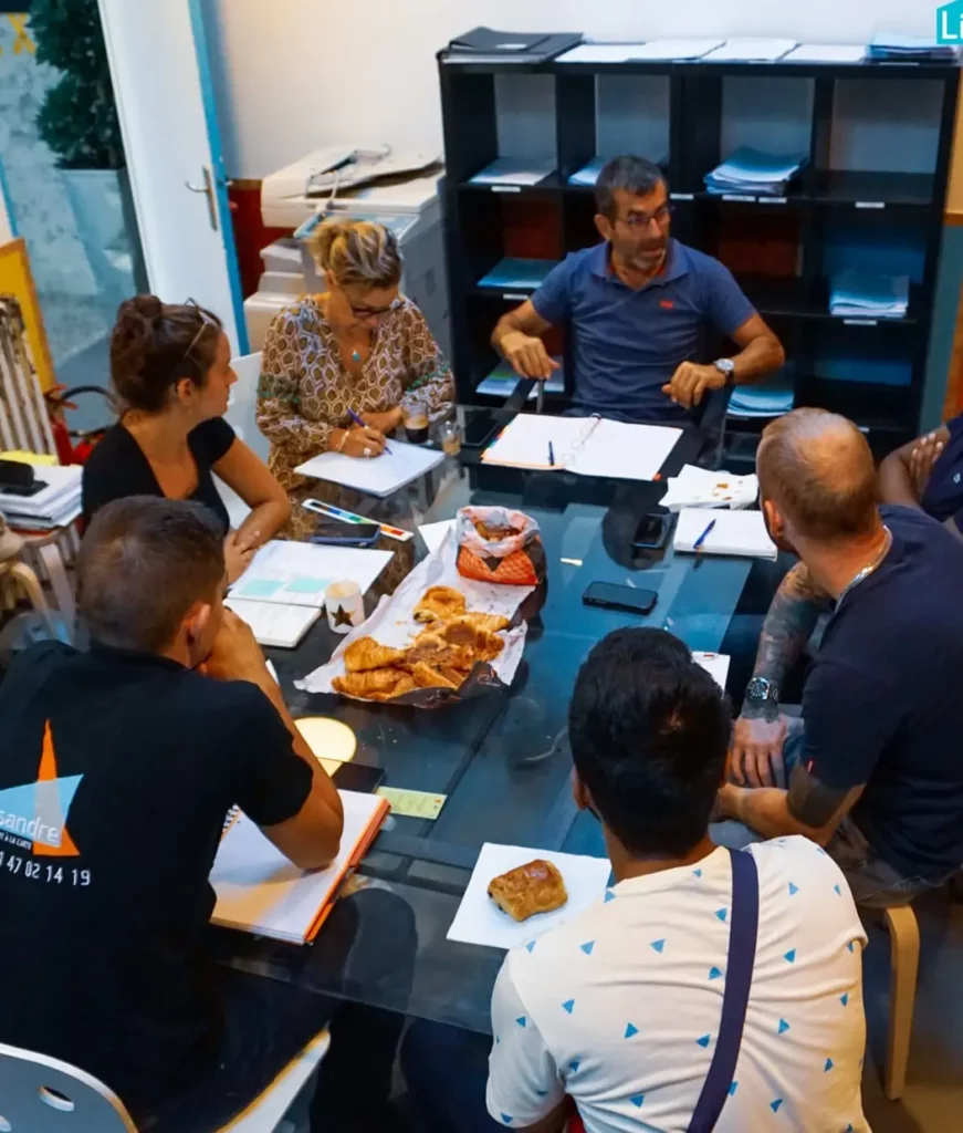 L’entreprise LISANDRE rénovation / construction pour réaliser votre projet grâce à une équipe de compagnons expérimentés et qualifiés