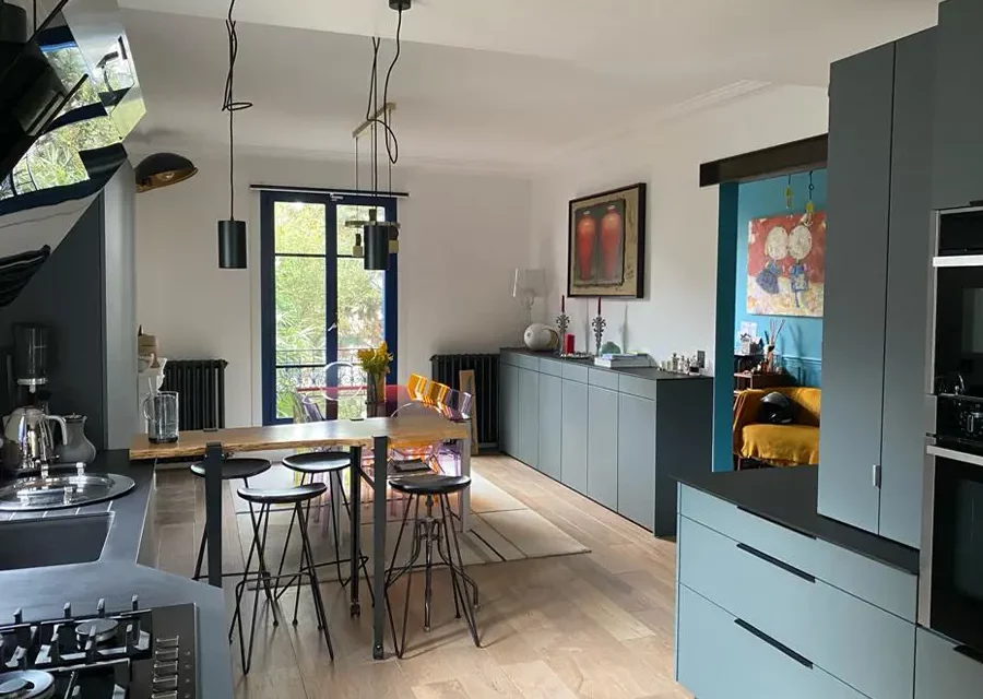 Rénovation et création d'une cuisine ouverte sur le salon dans une maison à Sceaux