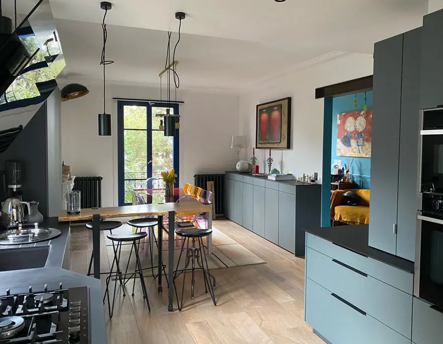 Rénovation et création d'une cuisine ouverte sur le salon dans une maison à Sceaux
