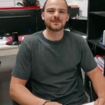 Thomas chargé d'affaires junior de Lisandre
