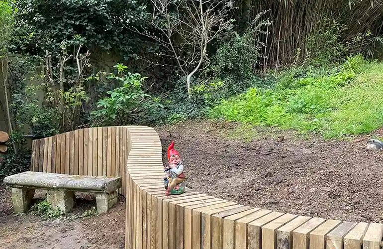 Aménagement extérieur bois pour une maison à Meudon