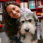 Marie-Amandine Lisandre et Albert, la mascotte canine de Lisandre