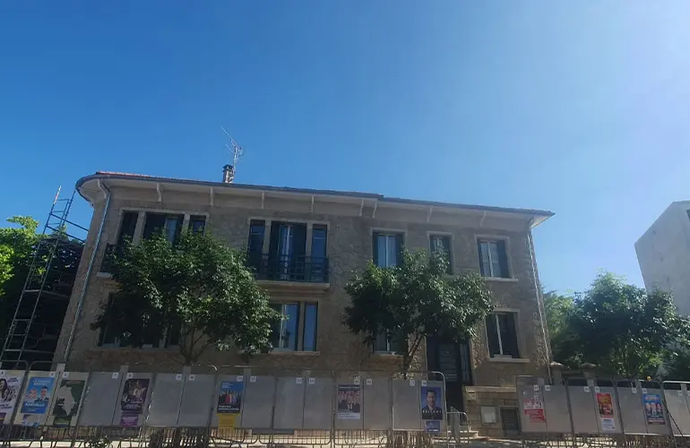 Ravalement et rénovation de la façade d'une maison classée à Sceaux