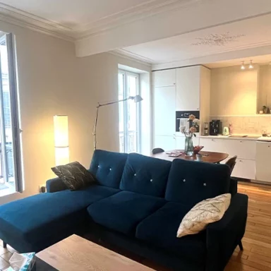 Lisandre, a métamorphosé un appartement des années 50 à Montrouge.
