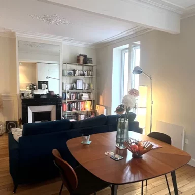 Lisandre, a métamorphosé un appartement des années 50 à Montrouge.